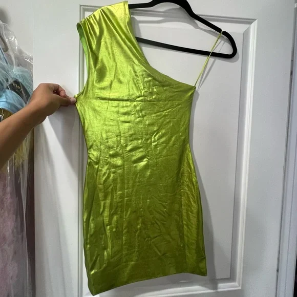 Green metallic dress brand new never worn - Picture 2 of 3
